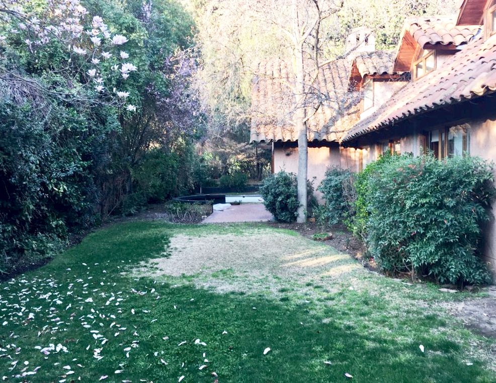 Cerca del Santiago College la Dehesa